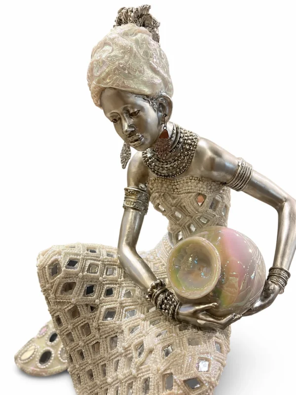 escultura_mujer_africana_fondo_blanco_web Figura Zahara
